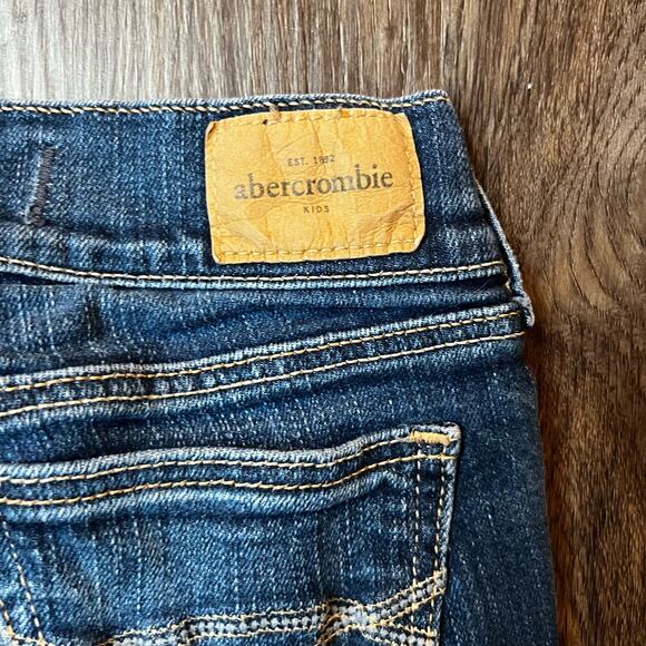 Abercrombie Kids Girl's 8 Denim Bermuda Jean Shorts - Picture 2 of 6